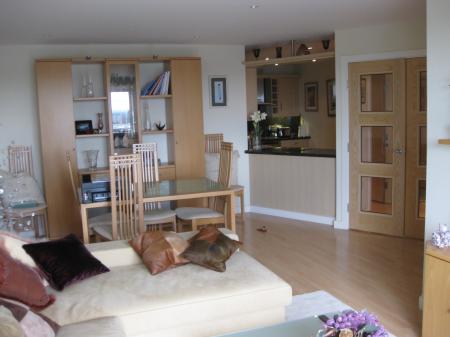 2 bedroom Flat to let in The Quays, Salford Quays, Salford, M50