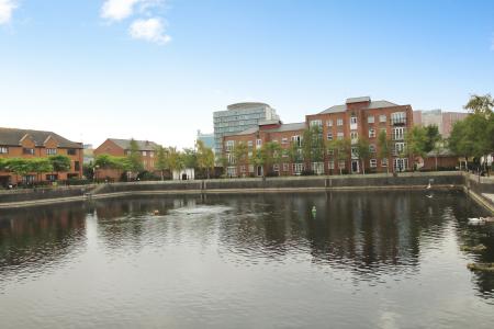 2 bedroom Flat to let in Merchants Quay, Salford Quays, Salford, M50