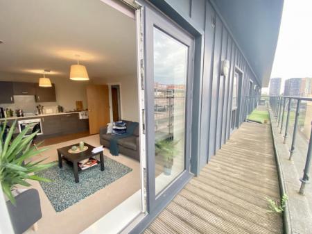 1 bedroom Flat to let in Bridgewater Point, Salford Quays, Salford, M5