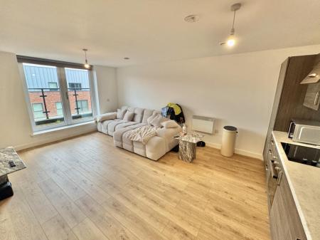 1 bedroom Flat to let in Bridgewater Point, Salford Quays, Salford, M5
