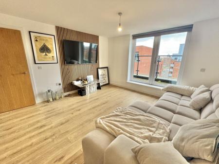 1 bedroom Flat to let in Bridgewater Point, Salford Quays, Salford, M5