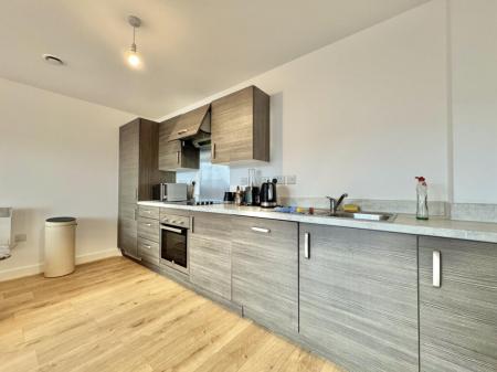 1 bedroom Flat to let in Bridgewater Point, Salford Quays, Salford, M5