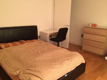 2 bedroom Apartment to let in 100 The Quays, Salford, M50