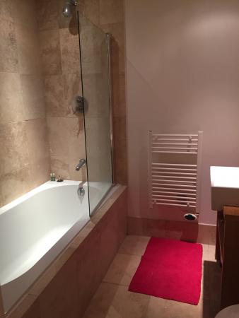 2 bedroom Apartment to let in 100 The Quays, Salford, M50
