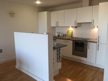 2 bedroom Apartment to let in 100 The Quays, Salford, M50
