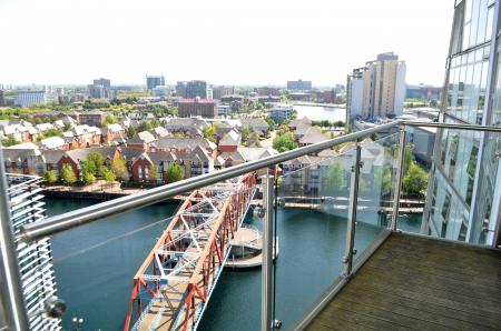 2 bedroom Apartment to let in 100 The Quays, Salford, M50