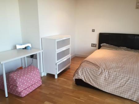 2 bedroom Apartment to let in 100 The Quays, Salford, M50