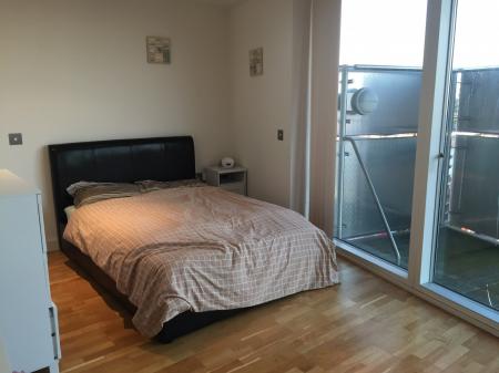 2 bedroom Apartment to let in 100 The Quays, Salford, M50