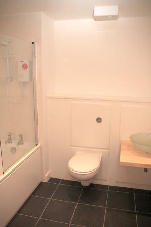 2 bedroom Flat to let in Lakeside Rise, Manchester, M9