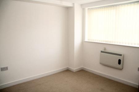 2 bedroom Flat to let in Lakeside Rise, Manchester, M9