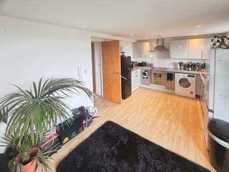 2 bedroom Flat to let in Lakeside Rise, Tower 3, Manchester, M9