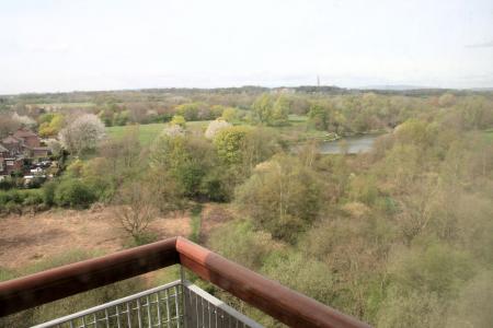 2 bedroom Flat to let in Lakeside Rise, Manchester, M9