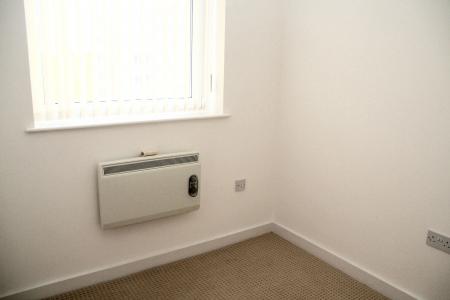 2 bedroom Flat to let in Lakeside Rise, Manchester, M9