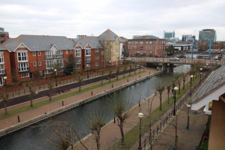 2 bedroom Penthouse to let in Vancouver Quay, Salford Quays, Salford, M50