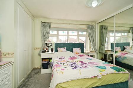 5 bedroom Detached house for sale in Charleston Close, Sale, M33