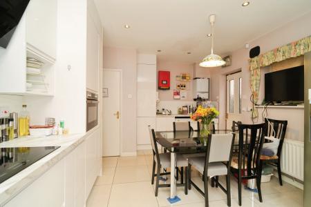 5 bedroom Detached house for sale in Charleston Close, Sale, M33