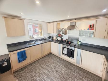 2 bedroom Flat to let in Elmira Way, Salford, M5