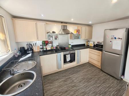 2 bedroom Flat to let in Elmira Way, Salford, M5