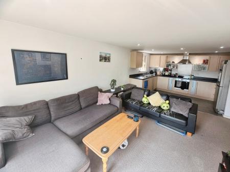 2 bedroom Flat to let in Elmira Way, Salford, M5