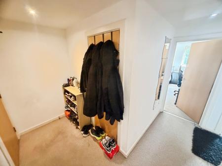 2 bedroom Flat to let in Elmira Way, Salford, M5