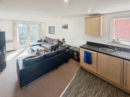 2 bedroom Flat to let in Elmira Way, Salford, M5
