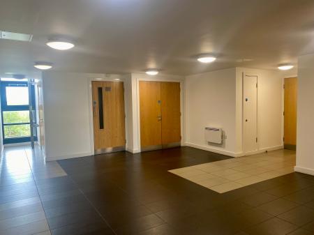 2 bedroom Flat to let in 52 Broadway, Salford, M50