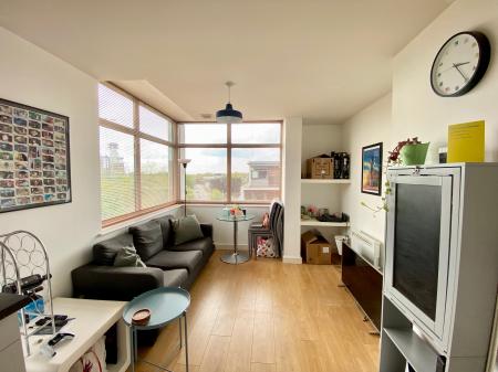 2 bedroom Flat to let in 52 Broadway, Salford, M50