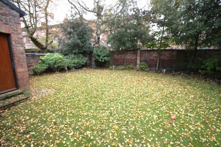 5 bedroom Flat to let in 2 Victoria Avenue, Manchester, M20