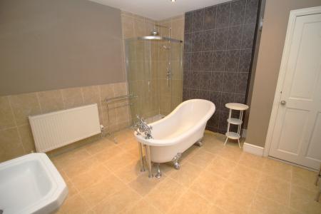 5 bedroom Flat to let in 2 Victoria Avenue, Manchester, M20