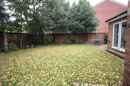5 bedroom Flat to let in 2 Victoria Avenue, Manchester, M20