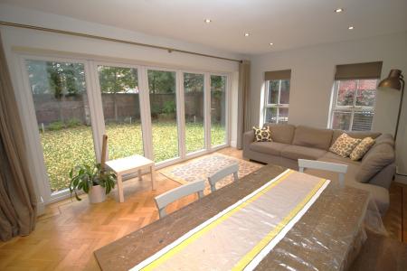 5 bedroom Flat to let in 2 Victoria Avenue, Manchester, M20