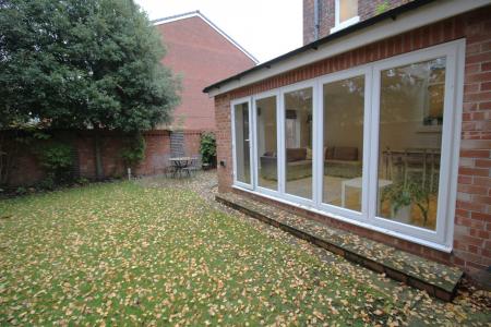 5 bedroom Flat to let in 2 Victoria Avenue, Manchester, M20