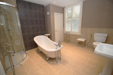 5 bedroom Flat to let in 2 Victoria Avenue, Manchester, M20