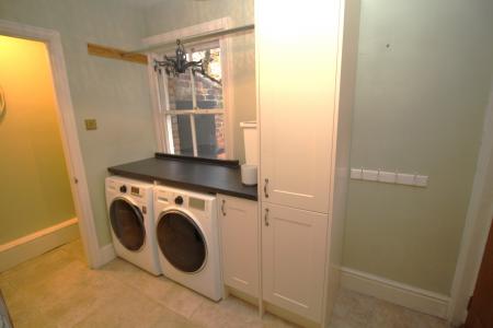 5 bedroom Flat to let in 2 Victoria Avenue, Manchester, M20
