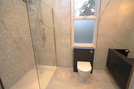 5 bedroom Flat to let in 2 Victoria Avenue, Manchester, M20