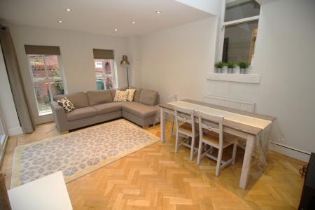 5 bedroom Flat to let in 2 Victoria Avenue, Manchester, M20