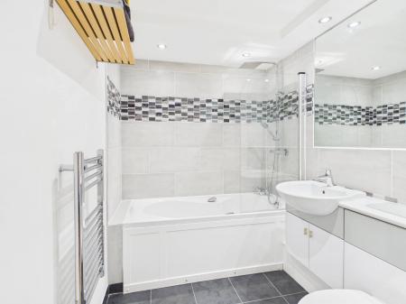 2 bedroom Flat to let in Whitworth Street, Manchester, M1
