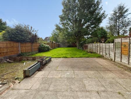 3 bedroom Semi-detached house to let in Ashstead Road, Brooklands, Sale, M33