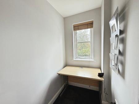 2 bedroom Flat to let in Hadfield Close, Rushome, Manchester, M14