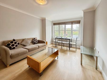 2 bedroom Flat to let in Hadfield Close, Rushome, Manchester, M14
