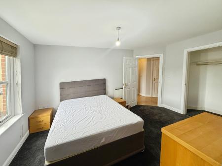 2 bedroom Flat to let in Hadfield Close, Rushome, Manchester, M14