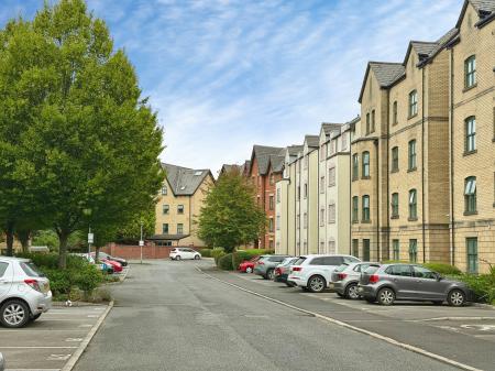 2 bedroom Flat to let in Hadfield Close, Rushome, Manchester, M14