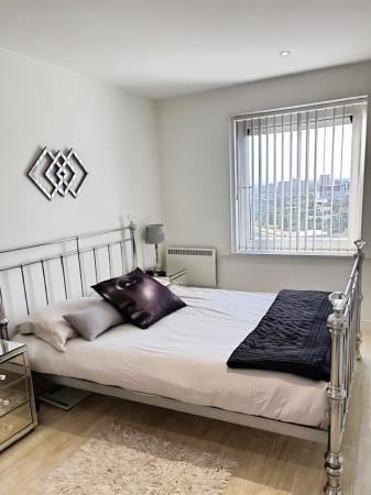 2 bedroom Flat to let in The Quays, Salford Quays, Salford, M50