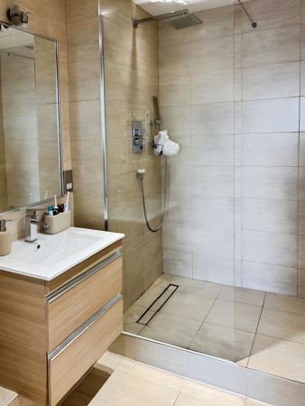 2 bedroom Flat to let in The Quays, Salford Quays, Salford, M50