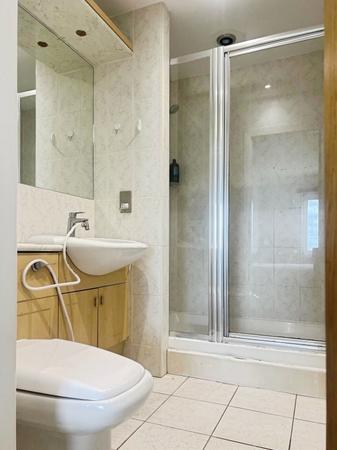 2 bedroom Flat to let in The Quays, Salford Quays, Salford, M50