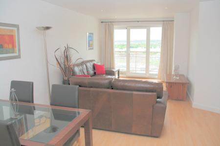 2 bedroom Flat to let in The Quays, Salford Quays, Salford, M50