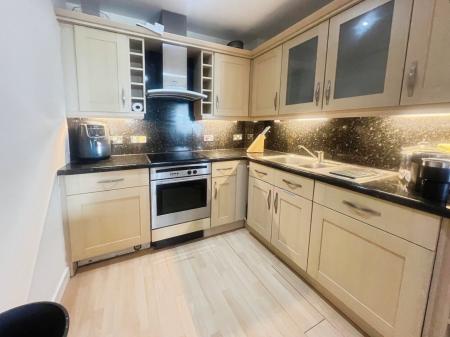 2 bedroom Flat to let in The Quays, Salford Quays, Salford, M50
