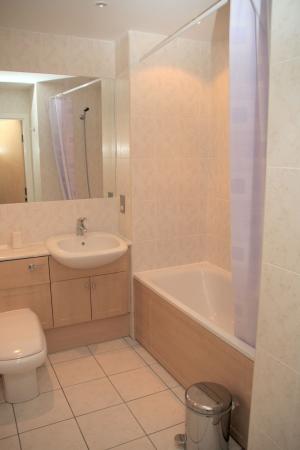 2 bedroom Flat to let in The Quays, Salford Quays, Salford, M50