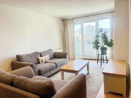 2 bedroom Flat to let in The Quays, Salford Quays, Salford, M50