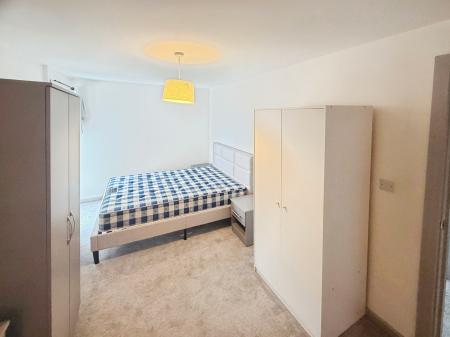 2 bedroom Flat to let in 1c Elmira Way, Salford, M5